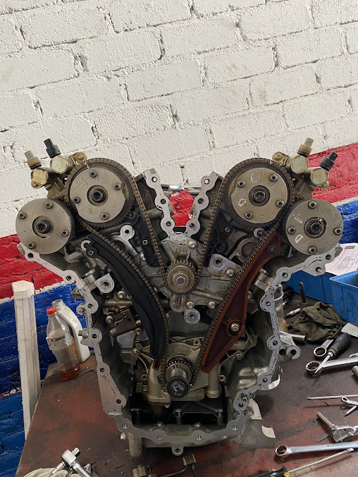 Cadena de distribución de motor en servicio