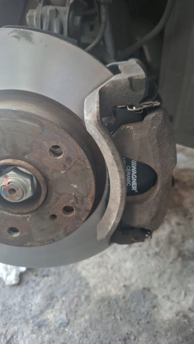 Discos y balatas nuevas instaladas con garantía Serval Automotriz